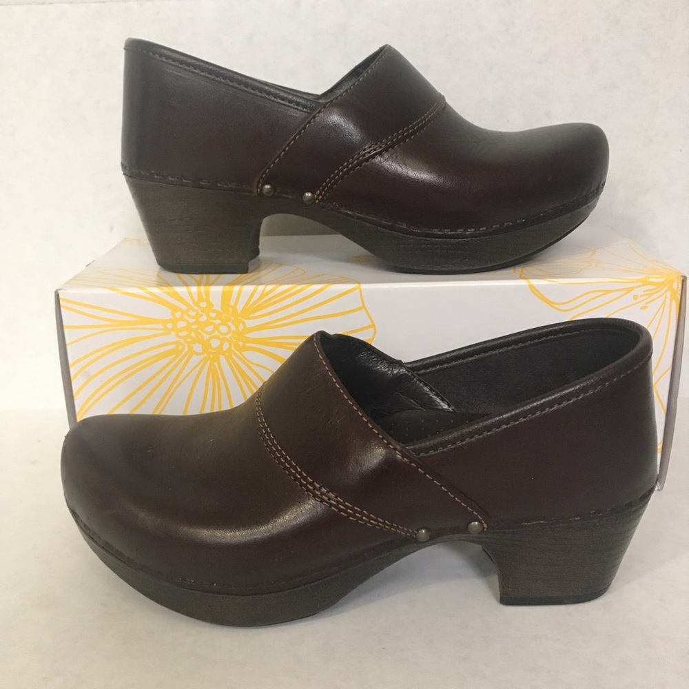DANSKO Brown Leather Professional Clogs Size 7